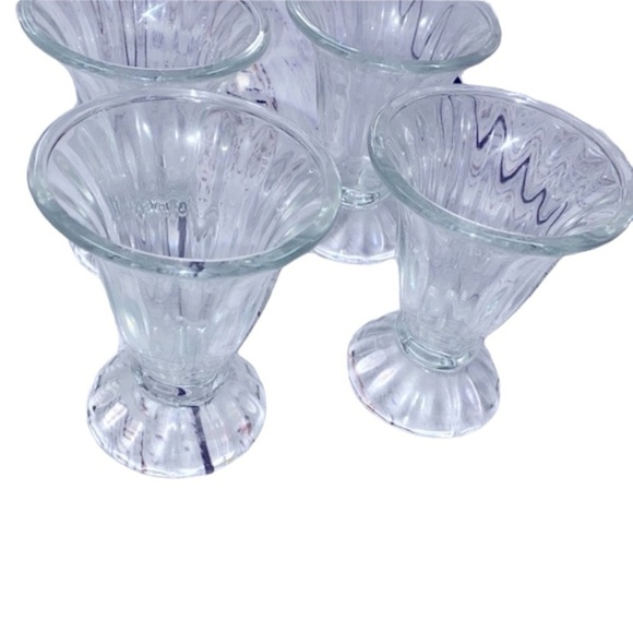 Set of 4 glass vintage sherbet/fruit parfait cups - Picture 1 of 5